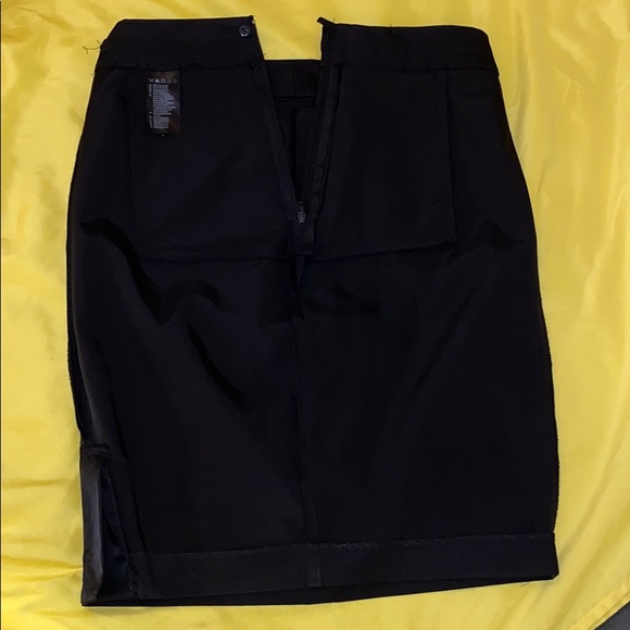 H&M skirt in black color/ size 34 /polyester m - Picture 4 of 11